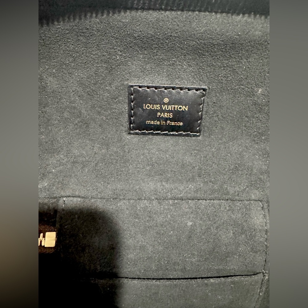 Louis Vuitton Reverse Monogram Vanity PM - Picture 7 of 14
